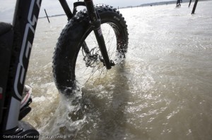 Fat-Bike Reifen im Wasser