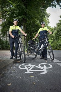 Foto von zwei Berliner Polizisten mit Pedelec