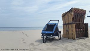 kinderanhaenger_am_strand