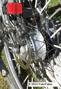 Bild eines eingebauten Hinterradnabenmotors mit Getriebe