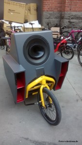 Foto einer Musikanlage auf einem Lastenrad