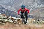 Mountainbiker in bergiger Umgebung