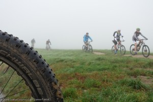 Radfahrer im Nebel