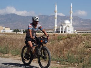 mountainbike und moschee