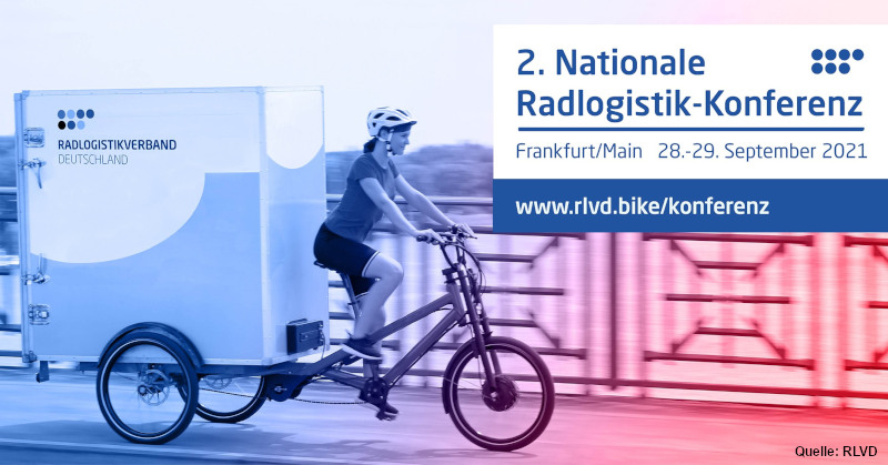 Radkurierin auf einem Lastenrad