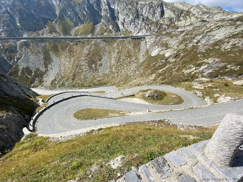Fahrradfahrer auf dem Gotthard Pass.