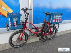 test-e-bike-metz-e-packr-transportiert-volle-wasserkaesten