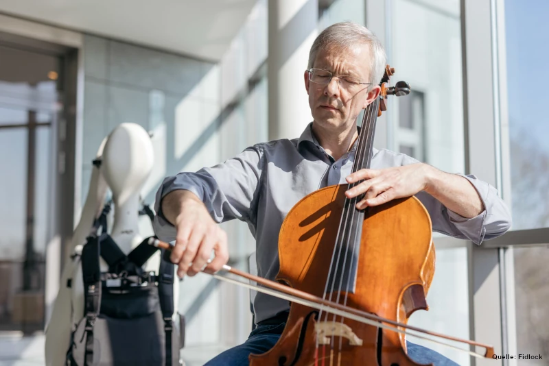 Joachim_Fiedler_spielt_Cello