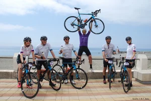 c-b-t-italia-e-roadbike-artik09-GIRO-E-Tafi-im-trikot-des-etappensiegers-und-team