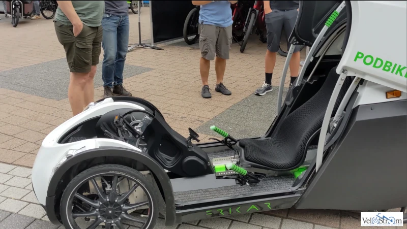 eurobike2022-podbike-frikar-velomobil-blick-ins-innere