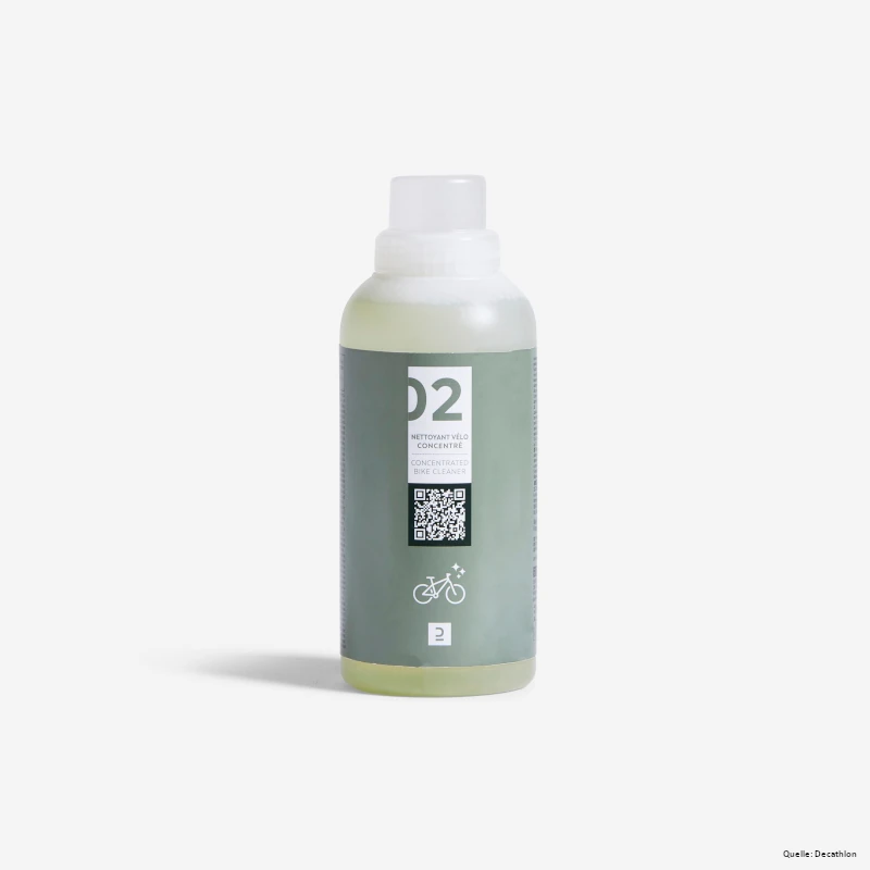 Eine Plastikflasche mit 500 ml Fahrrad-Reinigungskonzentrat vor weißem Hintergrund.